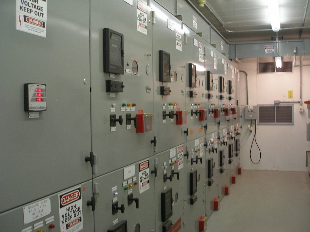 MAINTENANCE AND TROUBLESHOOTING OF MV AND LV SWITCHGEAR